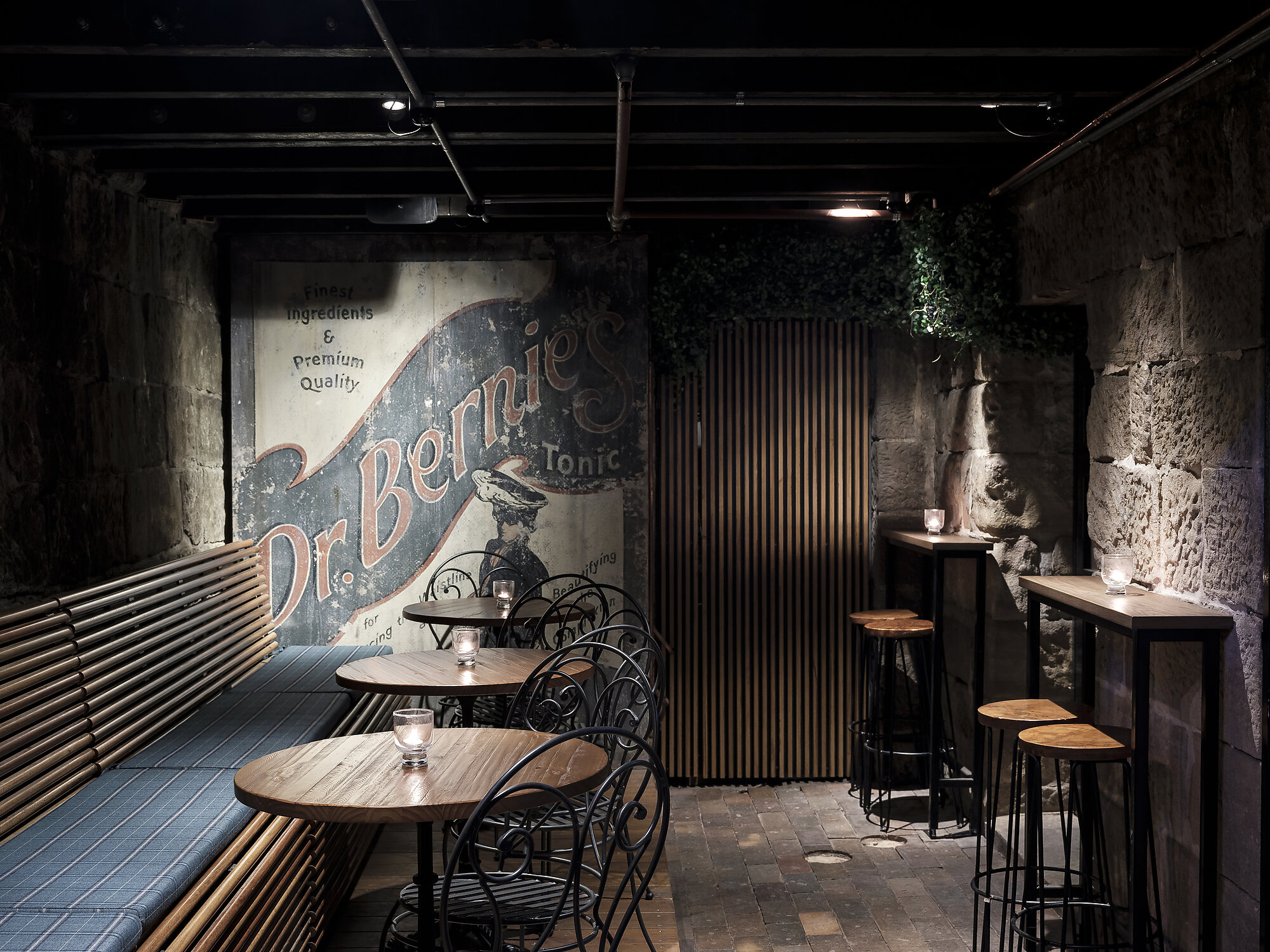 Interior photograph of Frank Mac's by Tom Ferguson